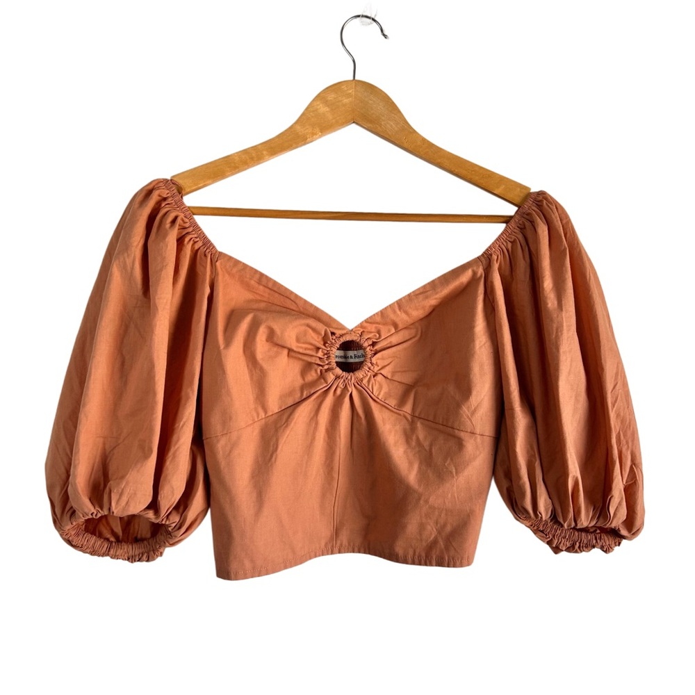 Abercrombie & Fitch cropped puff sleeve smocked back top. Size XS